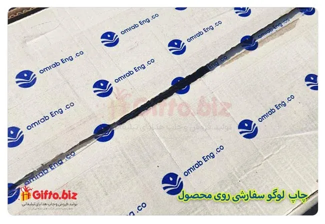 تکرار لوگوی چاپشده روی چسب پهن در طول نوار بستهبندی