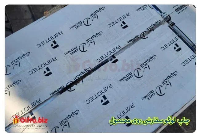 چسب لوگودار چسباندهشده روی درز کارتن